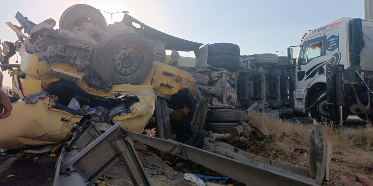 Gaziantep'te kamyon ile tırın çarpışması sonucu 1 kişi öldü, 2 yaralı