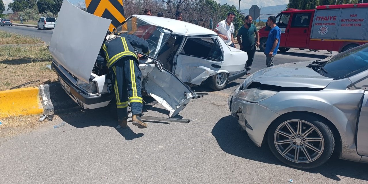 Van'da trafik kazası: 14 yaralı