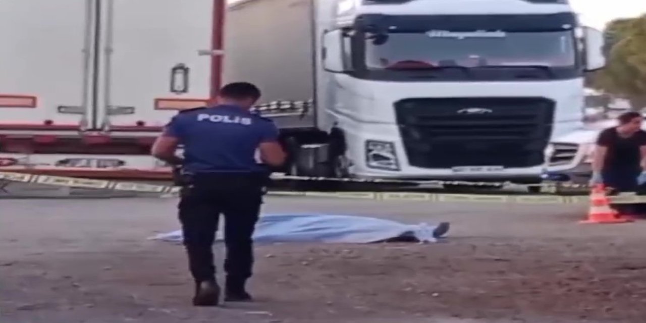 Eşini boğazından bıçaklayıp, ölene kadar başında bekledi