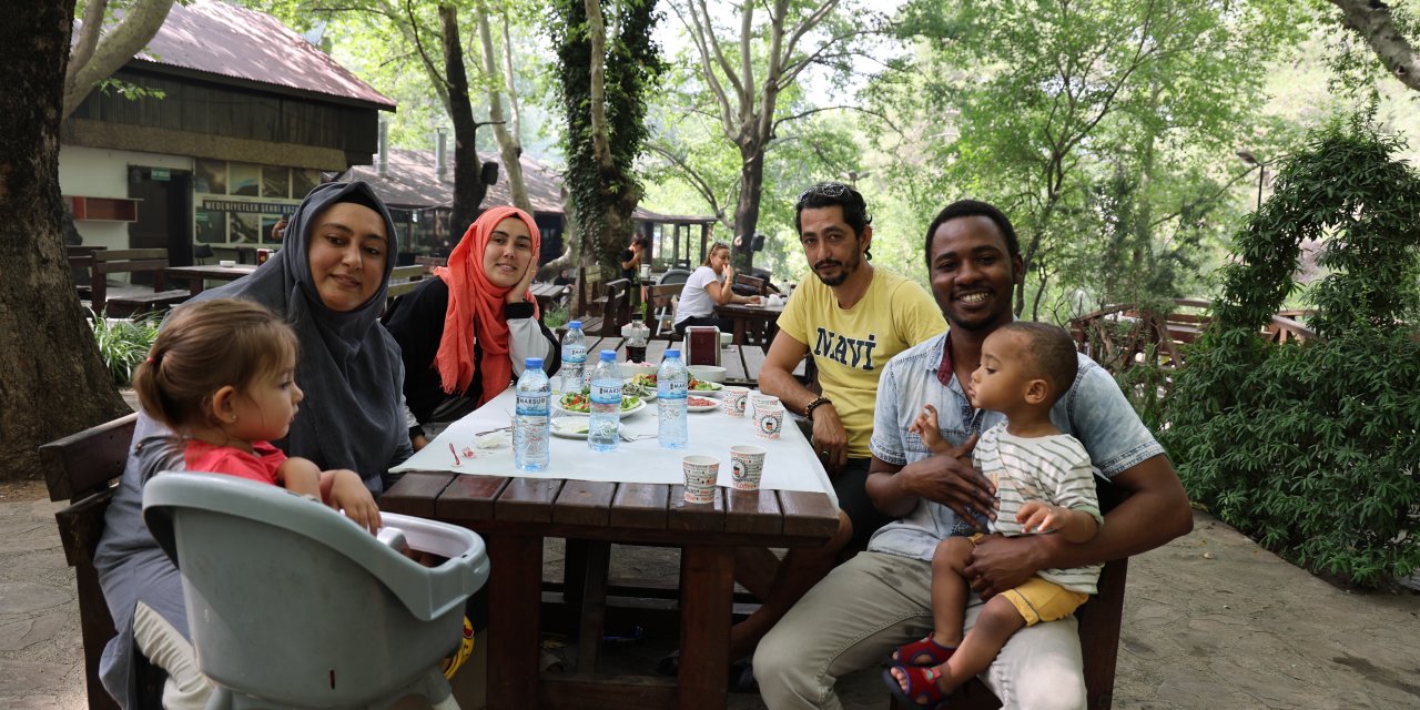 Adana sıcaklarına Afrikalılar bile hayret etti