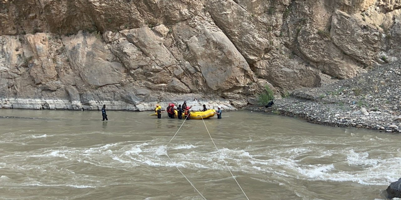 150 metre yükseklikte kendini Zap Suyu’na bırakan genç kızın cesedi bulundu