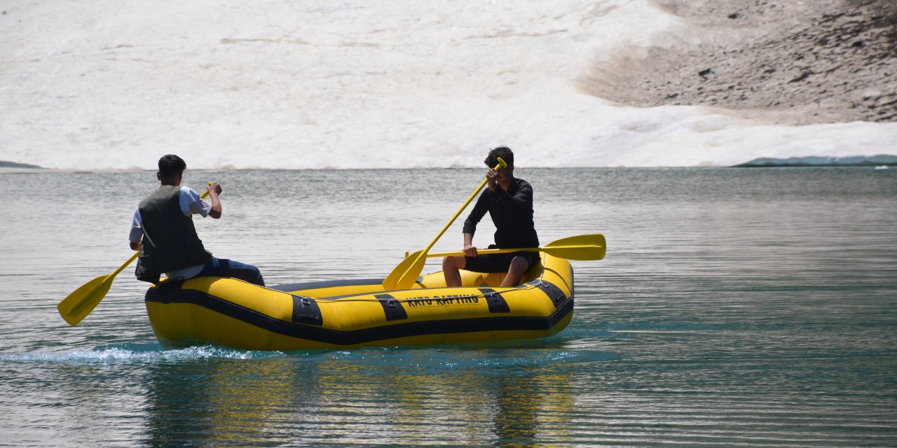 Beytüşşebap'ta karda rafting antrenmanı