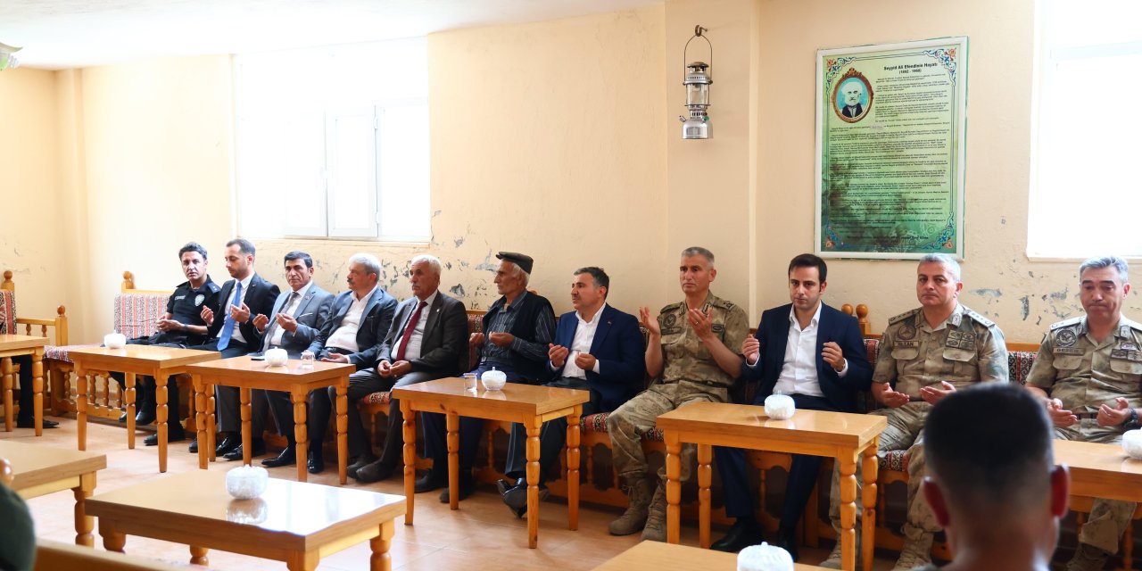 Vali Atay, Güçlükonak'ta  güvenlik korucusunun taziyesine katıldı