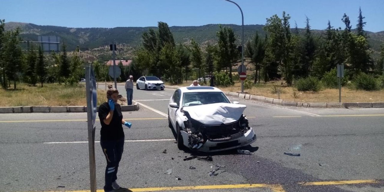 Elazığ'da Trafik Kazası: 3 Yaralı