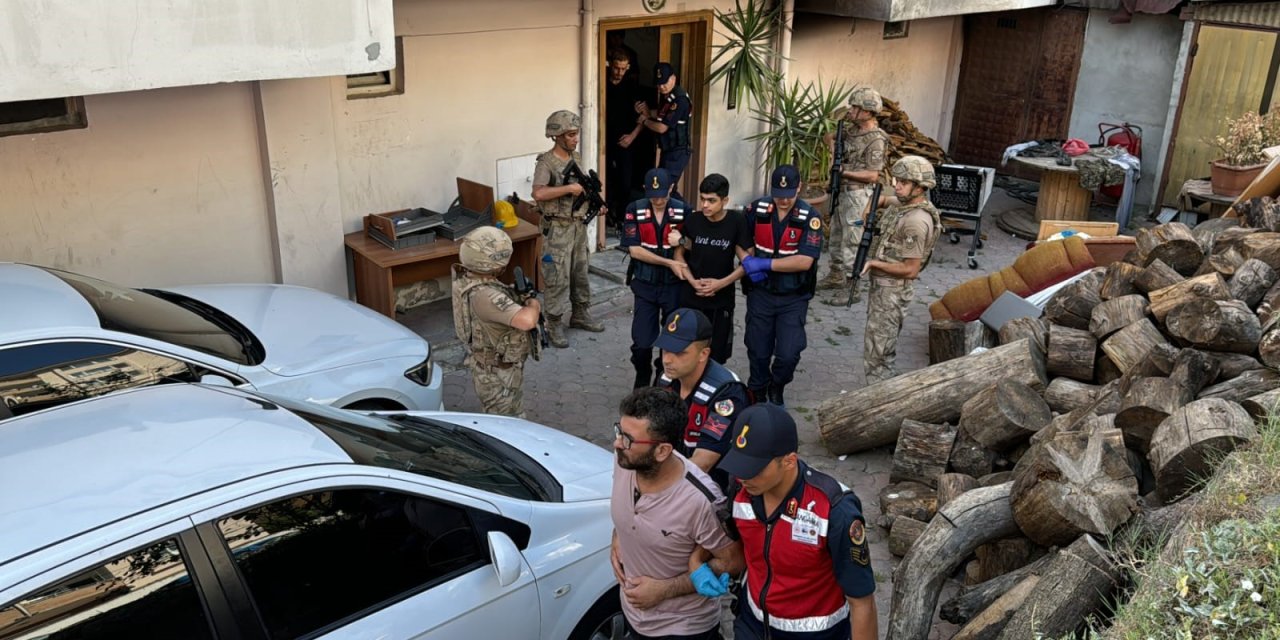 Jandarma'dan göçmen kaçakçılığı şebekesine büyük darbe