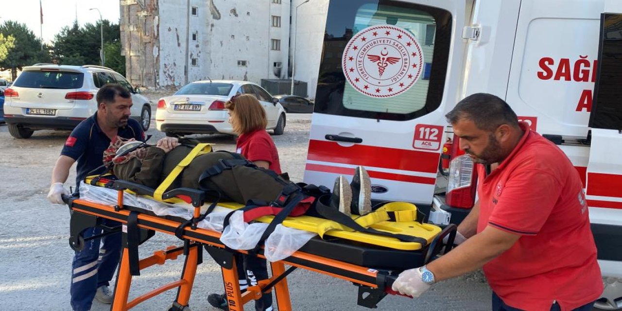 Elazığ'da minibüs ile otomobil çarpıştı: 7 yaralı
