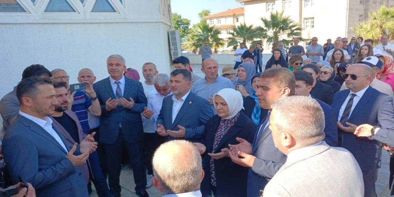 Eski Bakan Yaşar Yakış son yolculuğuna uğurlandı