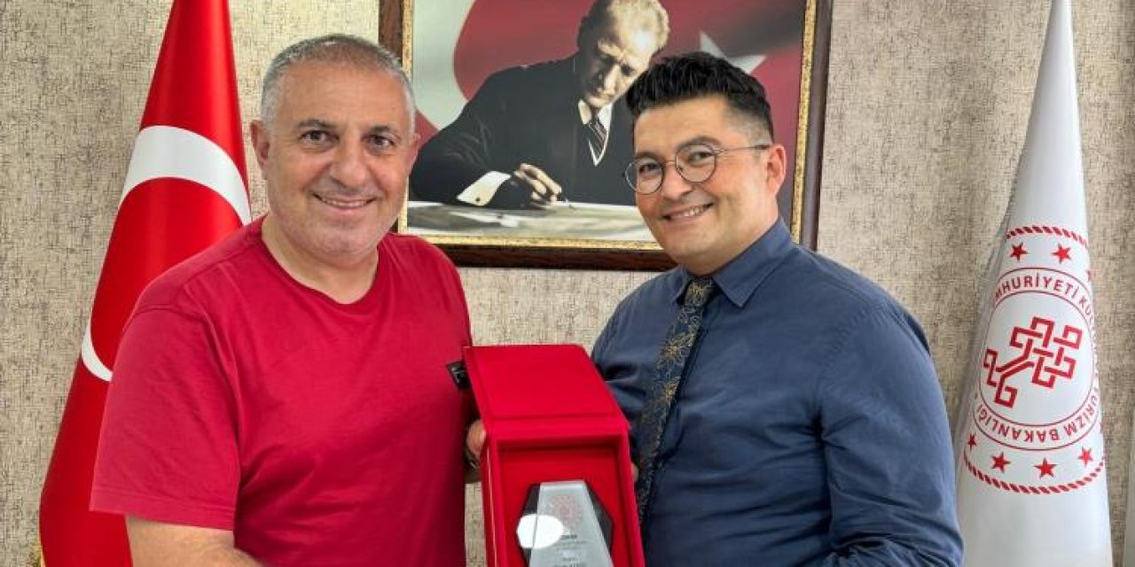 Adanalı kebapçıya ‘Kent tanıtımı’ plaketi