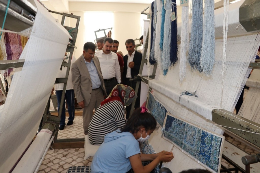KARAKÖPRÜ’DE KADINLARIN ÜRETİM MERKEZİ HİZMETE AÇILDI