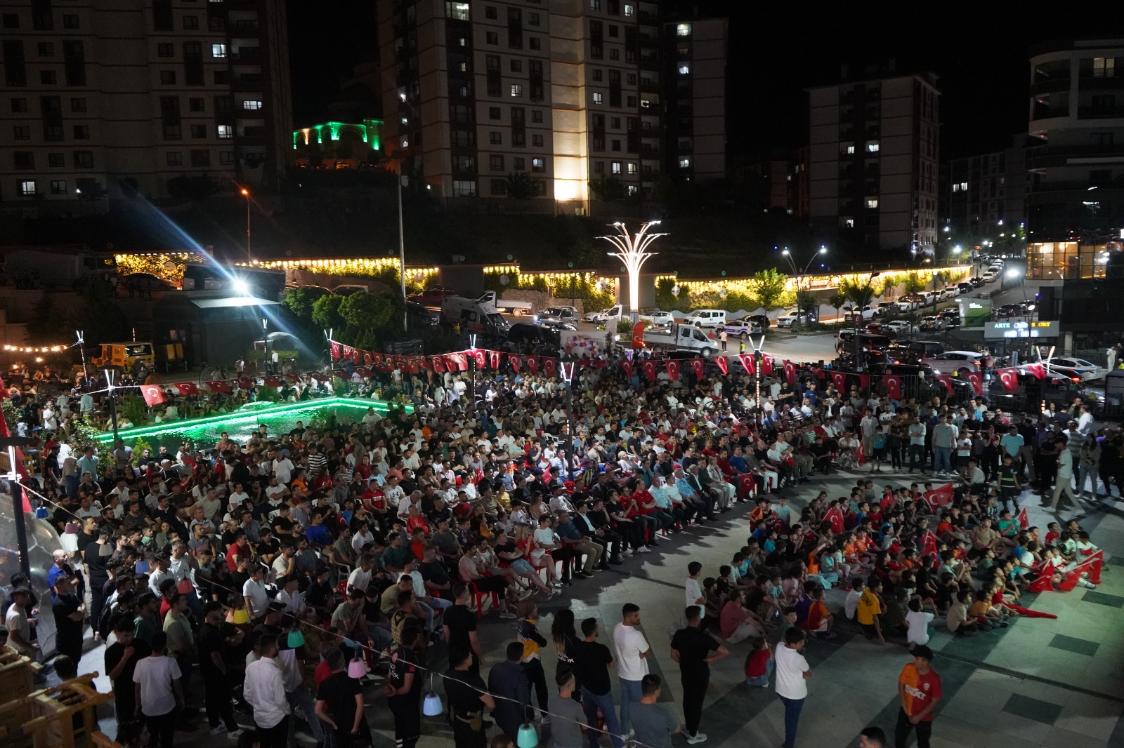 Şırnak, Dev Ekranda Hollanda-Türkiye Maçı Heyecanını Yaşadı