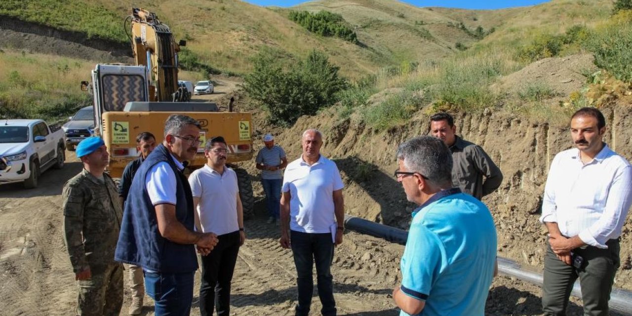Hakkari'de Vali Çelik, Su Sorununu Çözmek İçin İncelemelerde Bulundu