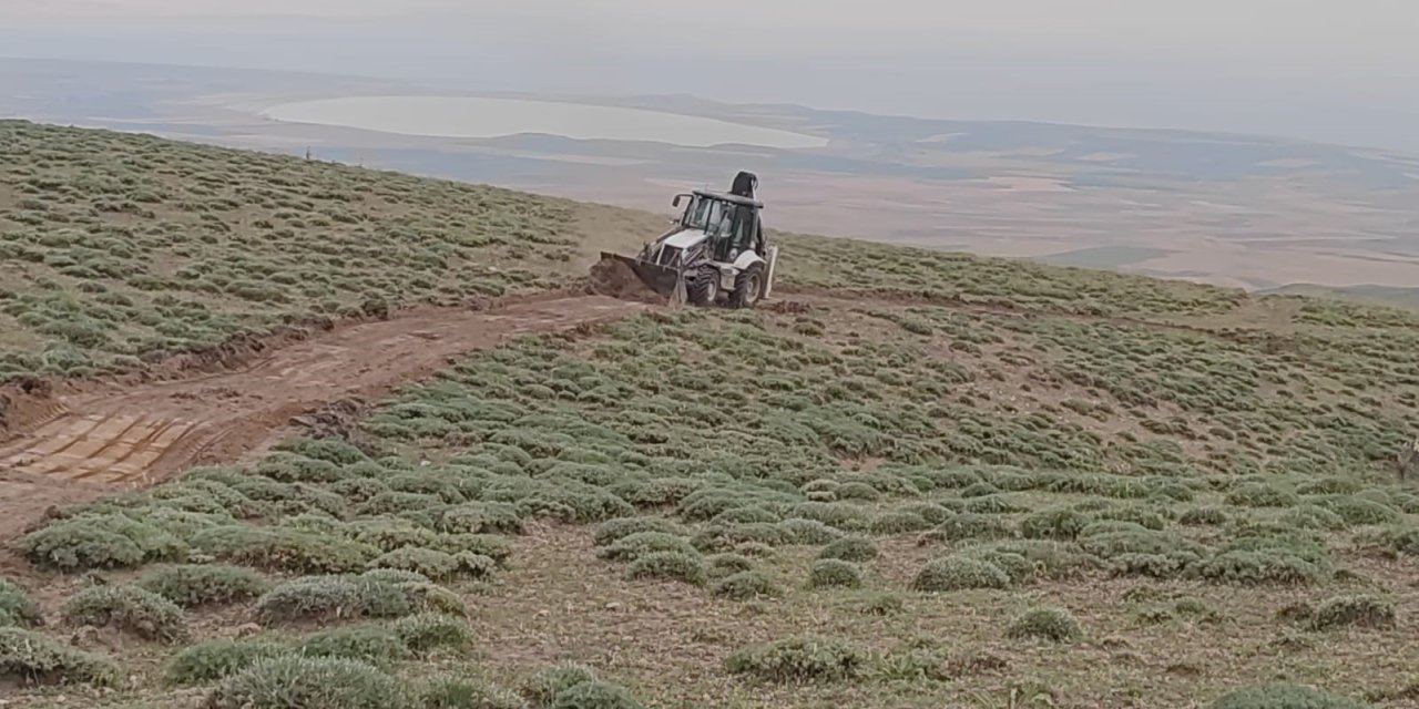 Türkiye’nin en yüksek üçüncü dağı Süphan Dağına yol açma çalışması