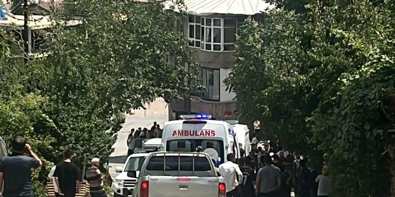 Hakkari'de aile kavgası cinnet geçiren genç babasını öldürdü