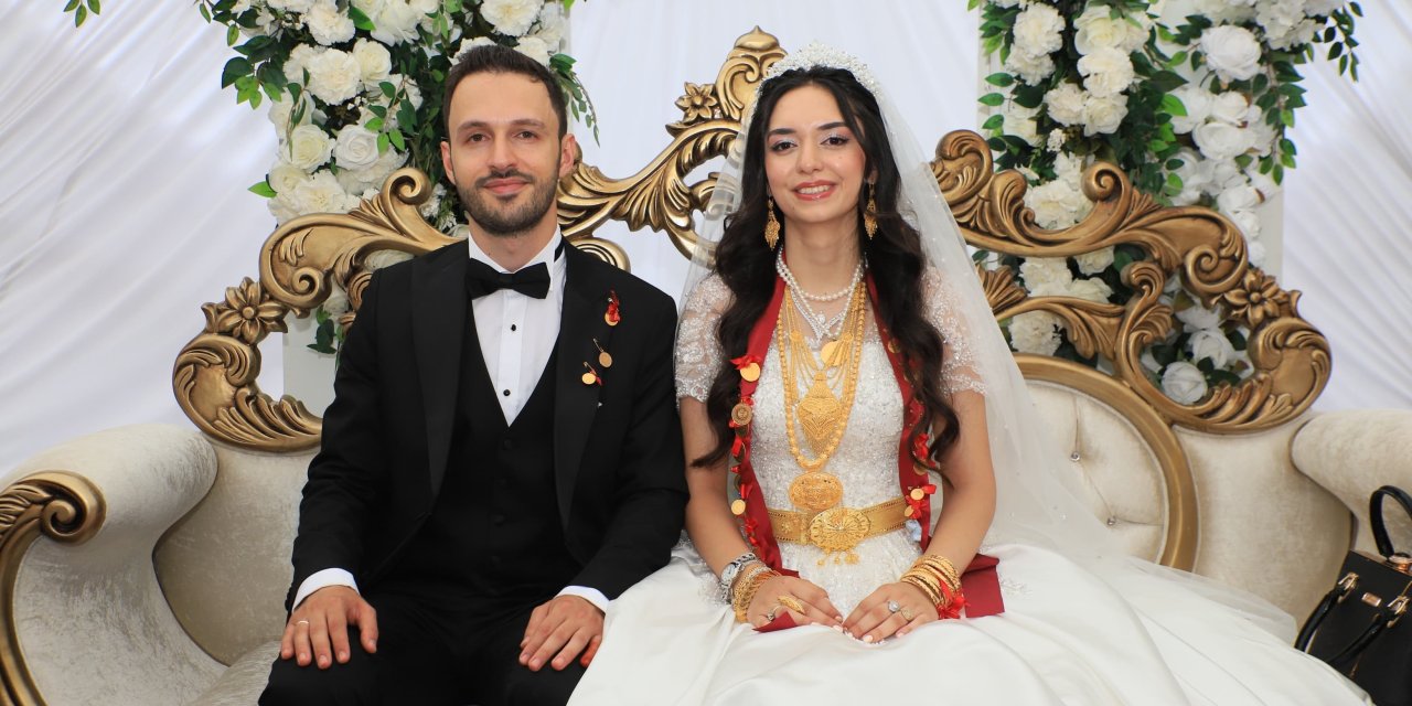 Hakkari'de  Eski vekilin oğluna festival tadında düğün