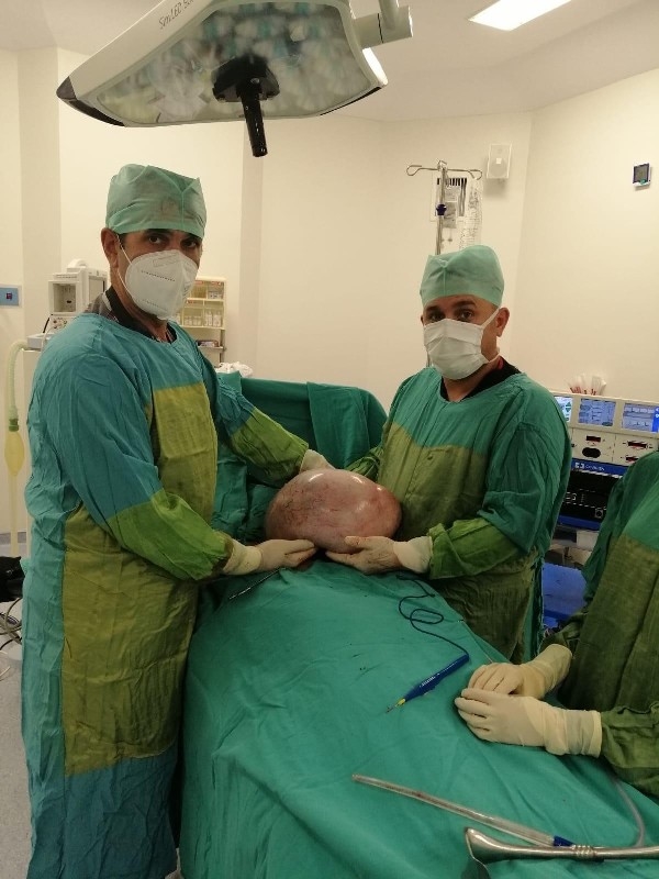 Karında Şişkinlik Şikayetiyle Geldi Karnından 7 Kilogram Kitle Çıktı
