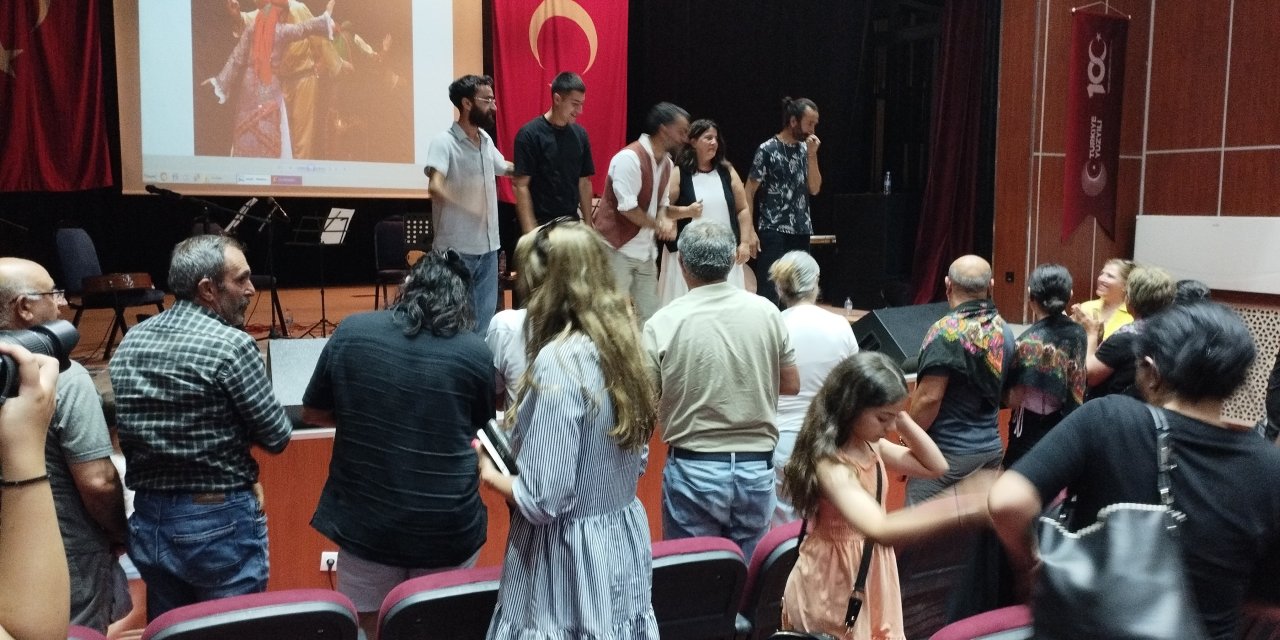 Müzisyen Umut Gündüz eşiyle birlikte Kürtçe, Türkçe ve Zazaca konser verdi