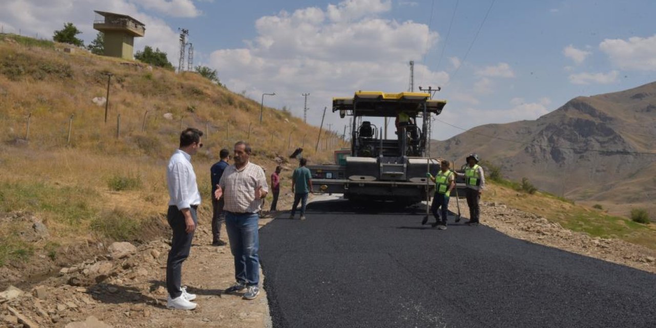 Hakkari’de Köy Yollarında Konfor Artıyor: Vali Yardımcısı Karadağ Çalışmaları Denetledi