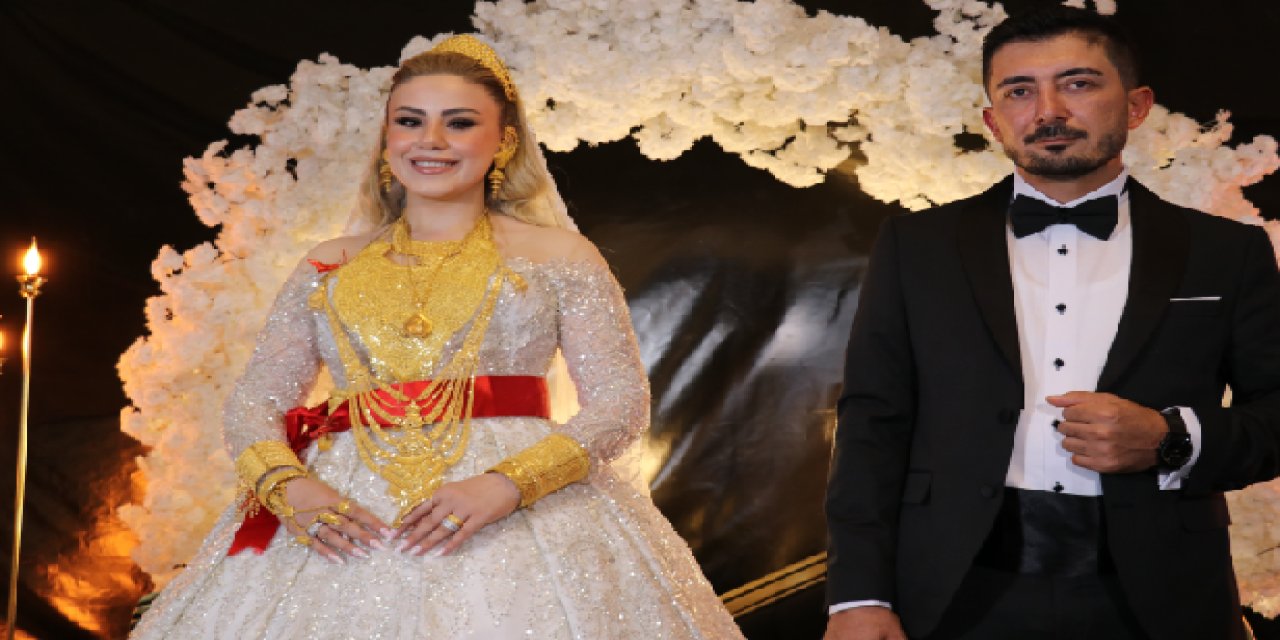 Van'da aşiret düğününde geline kilolarca  altın, damada ise  milyonlar takıldı