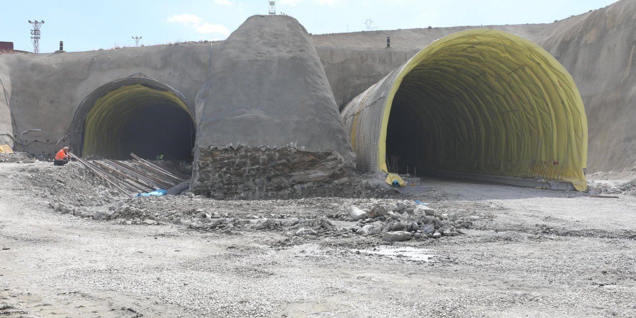 Van -Hakkari ulaşımını sağlayan 40 dakikada geçilen Güzeldere tüneli ile 6 dakikada geçilecek