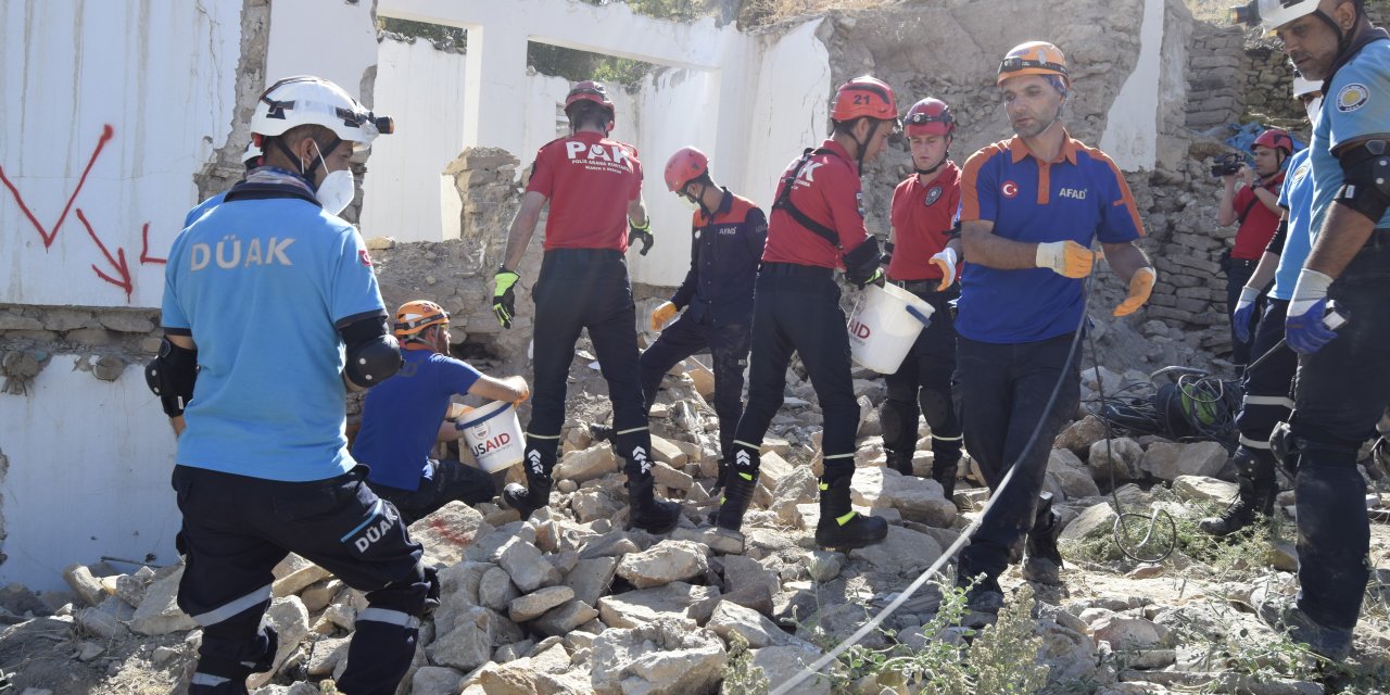 Şırnak ve çevre illerin katılımıyla bölgede olası 7 büyüklüğündeki deprem için bölgesel tatbikat başladı