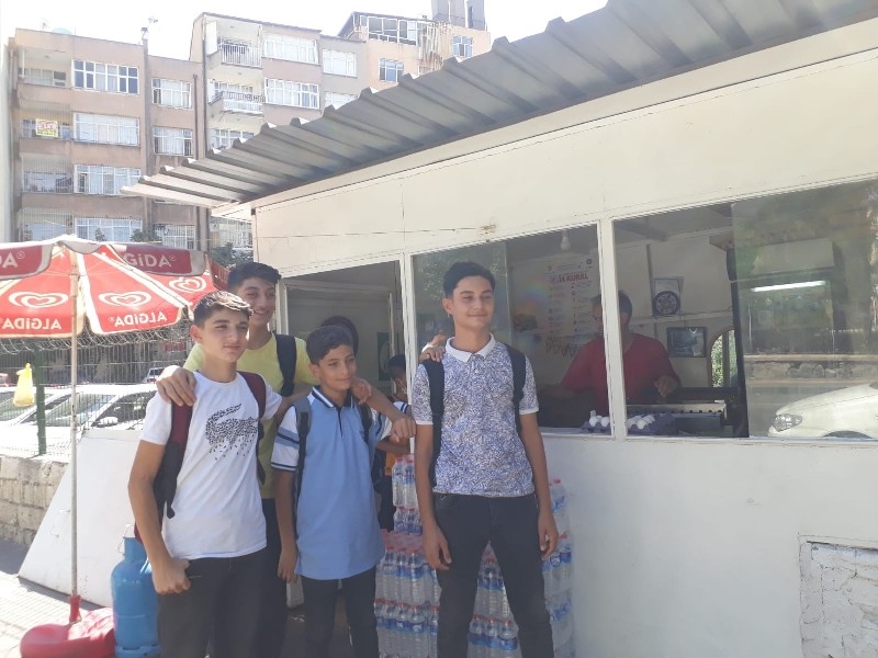 Okulların Açılması Öğrencileri Sevindirdi, Esnafın Yüzünü Güldürdü