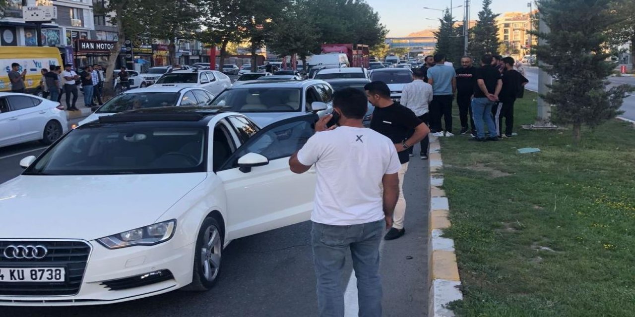Van'da 5 araçlı zincirleme kaza: 2 yaralı