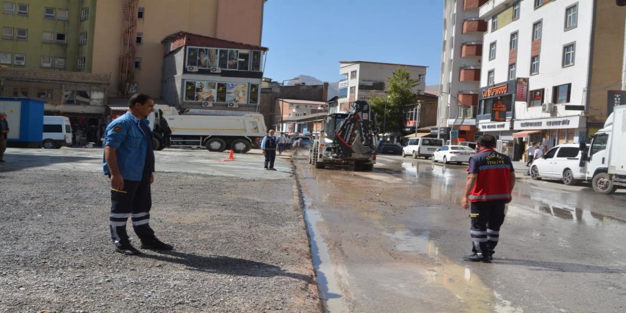 ​​​​​​​Hakkari'de İşportacılar İçin Yeni Düzen: Tezgahlar Pazar Yerine Taşınıyor