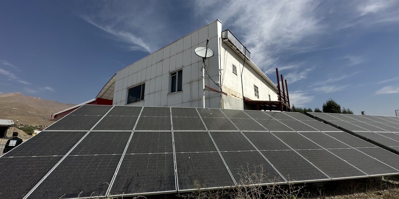 Yüksekovalı girişimci artan elektrik faturalarından etkilenerek kendi elektriğini üretmeye başladı
