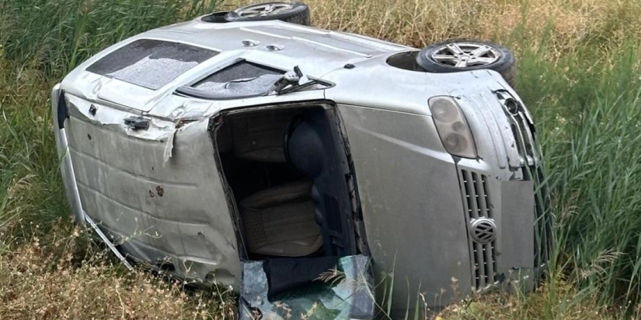Hakkari’de Hafif Ticari Araç Takla Attı: 4 Yaralı