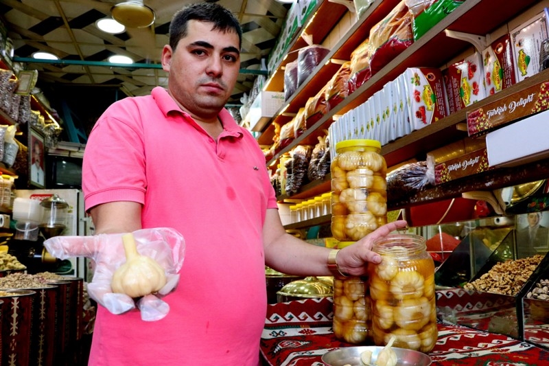 SOSYAL MEDYA İLE HATIRLANAN LEZZET: SARIMSAK TURŞUSU