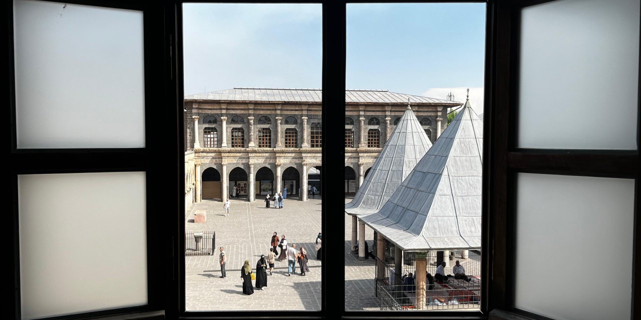 Diyarbakır'a gelen turistler şehrin tarihi dokusuna hayran kalıyor