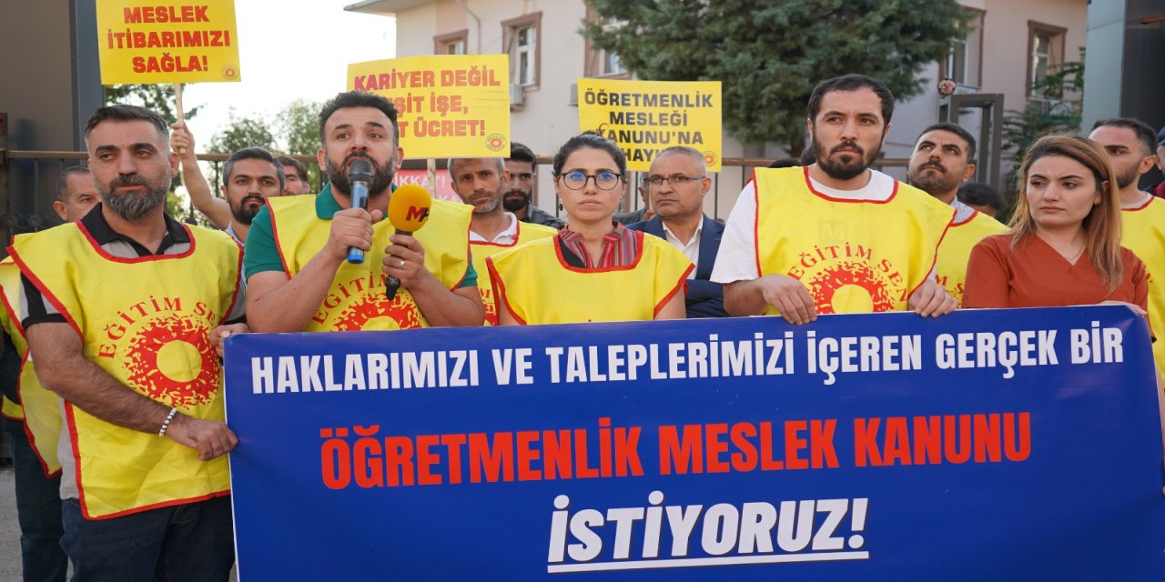 Eğitim Sen, Yeni Öğretmenlik Meslek Kanunu'na Tepki Gösterdi