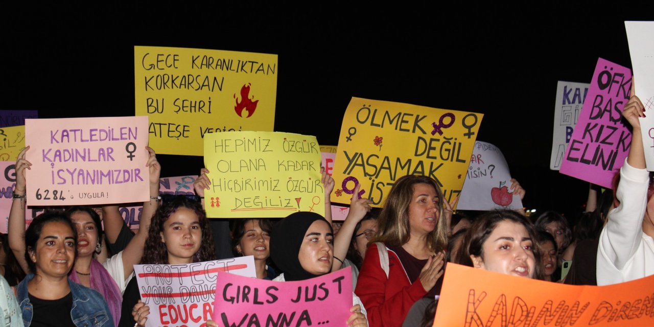 Çanakkale Kadın Platformu kadın cinayetlerini protesto edildi