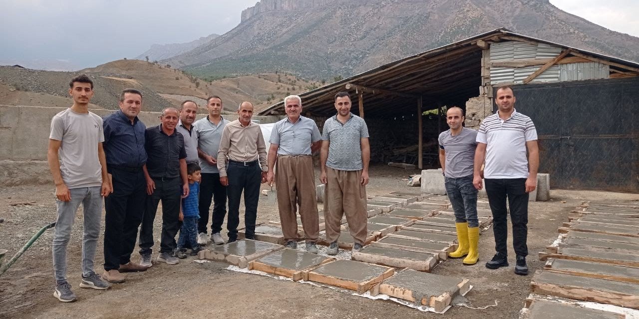 Hakkarili mahalle muhtarından örnek davranış