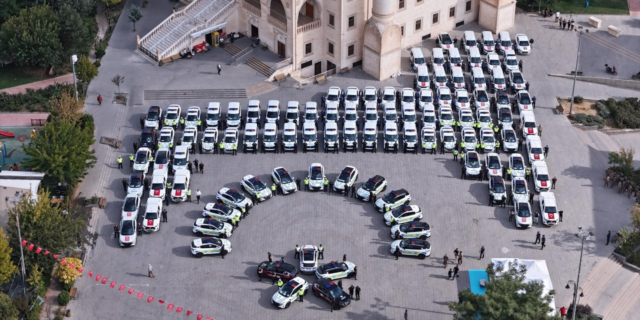Mardin'de emniyet ve jandarmaya 55 aracın teslimi törenle yapıldı