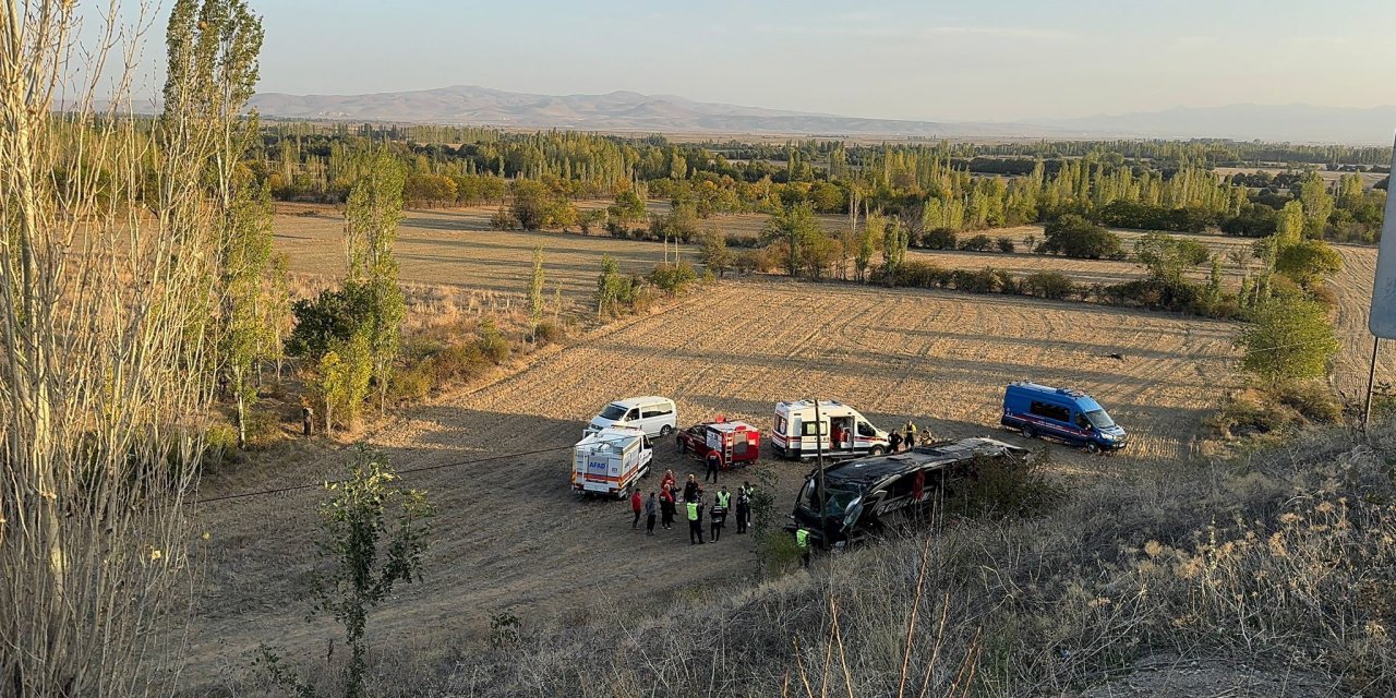 Şarampole devrilen Cizre İtimat yolcu otobüsünde 21 kişi yaralandı