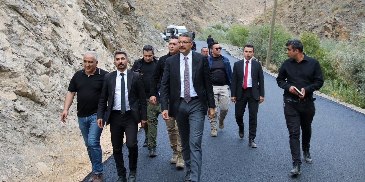 Hakkari'de köyleri uzun yıllar sonra asfalta kavuştu