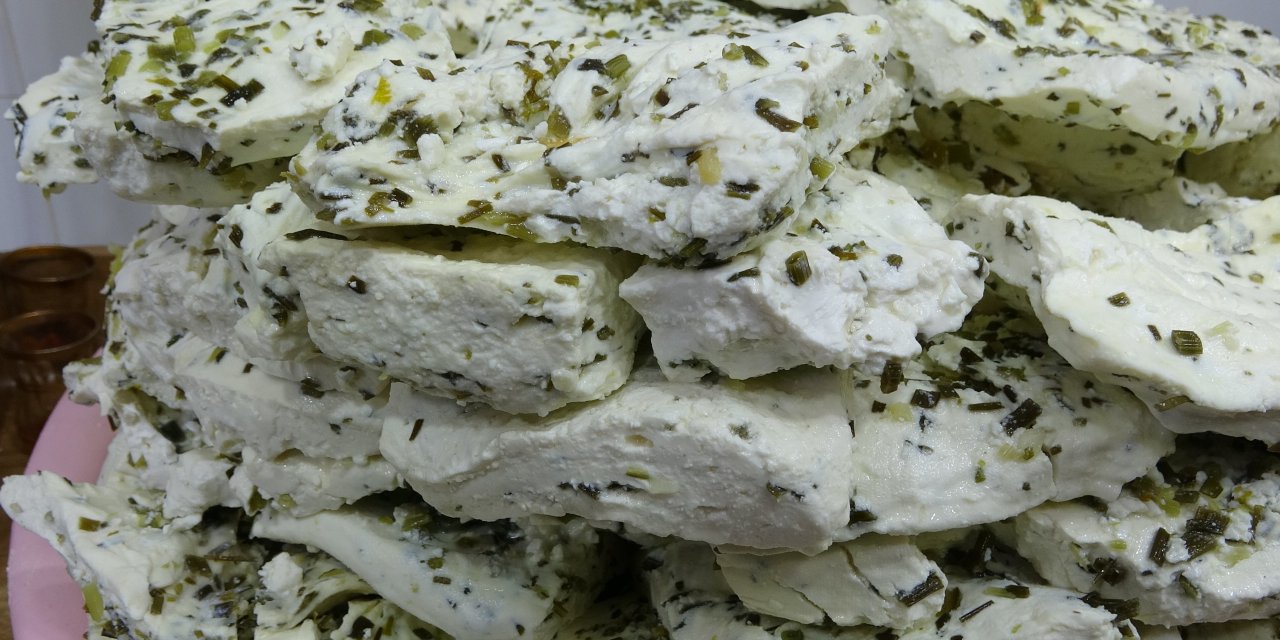 Van'ın tescilli otlu peyniri kışa hazır