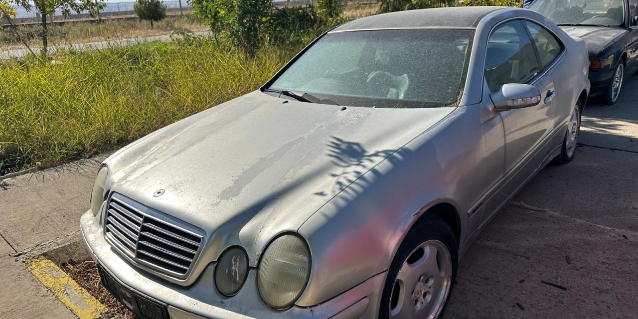 Şırnak Şerafettin Elçi Havalimanında unutulan Yabancı Plakalı 2 Otomobil Gümrük Müdürlüğüne gönderildi