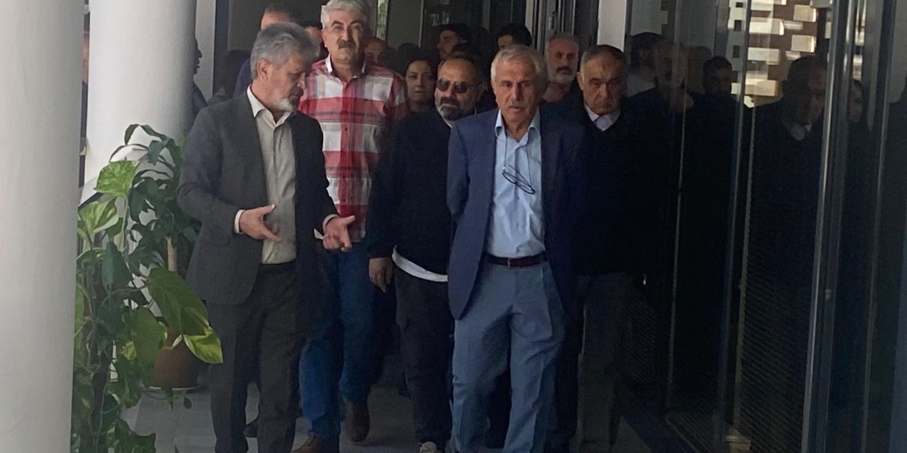 Siirt’e çıkarma yapan Gazeteciler Fıstık Fabrikasını gezdi