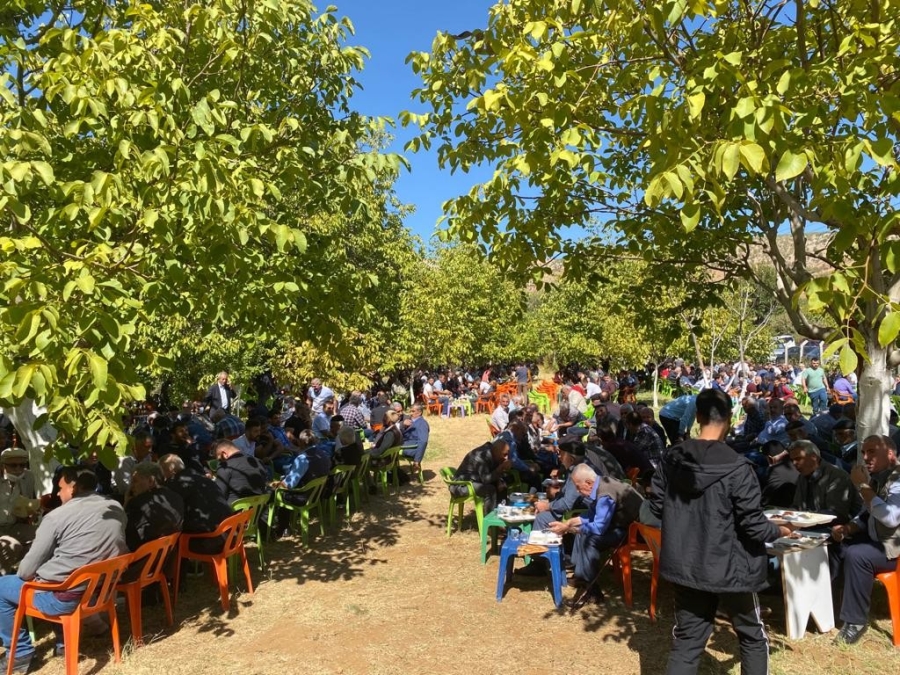 DİYARBAKIR'DA 46 YILLIK DAYI YEĞEN ARASINDAKİ HUSUMET BARIŞLA NOKTALANDI