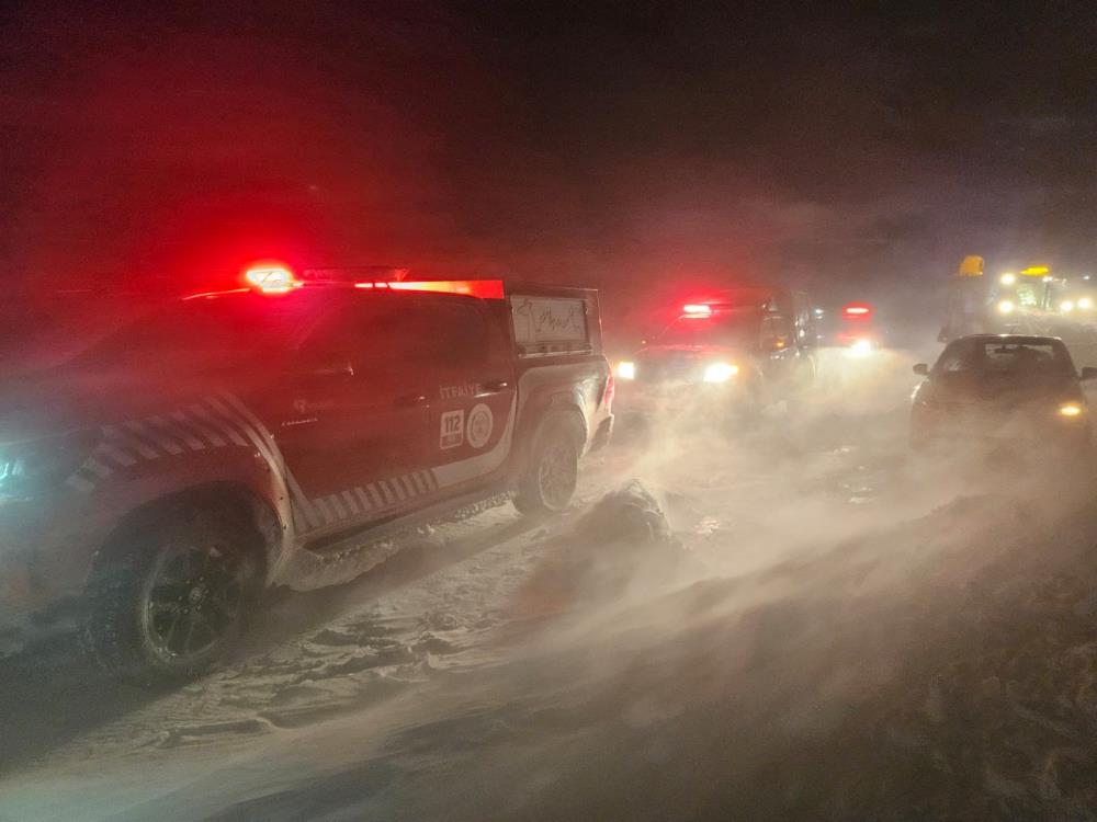 Malatya'da karda mahsur kalan araçlar kurtarılıyor