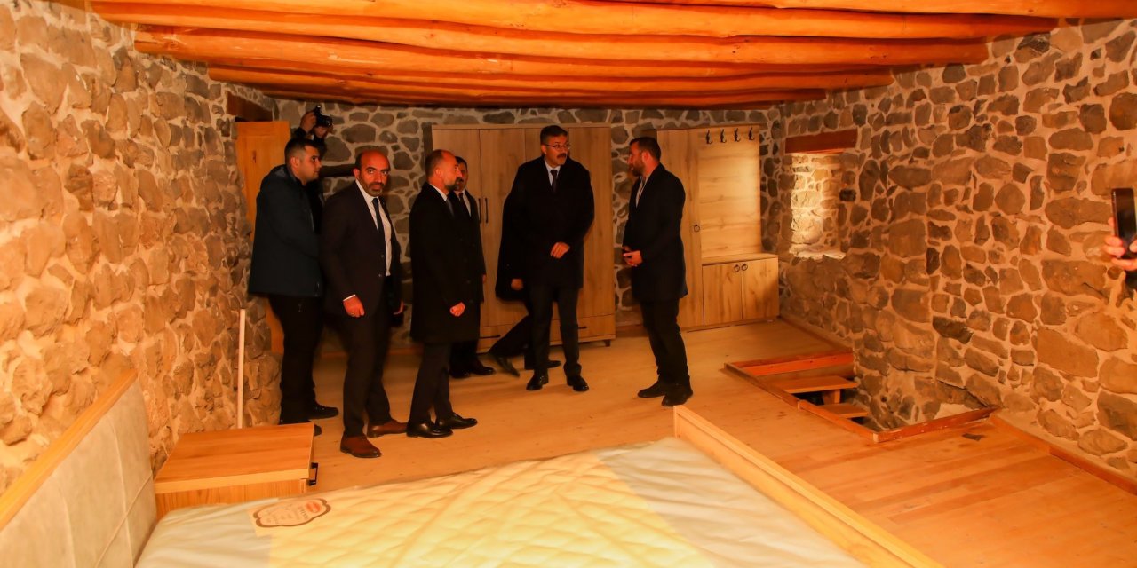 Hakkari'nin tarihi taş evleri turizme açıldı
