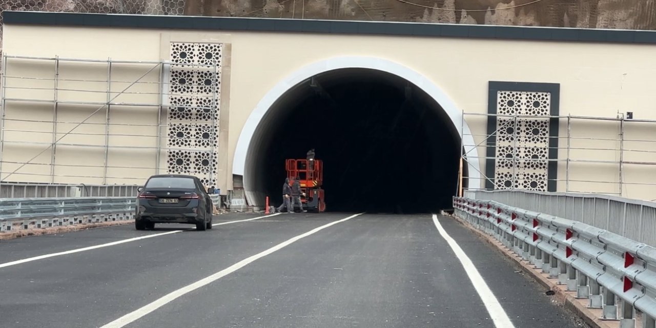 Hakkari-Van yolu Yeni Köprü Tüneli açılmaya gün sayıyor