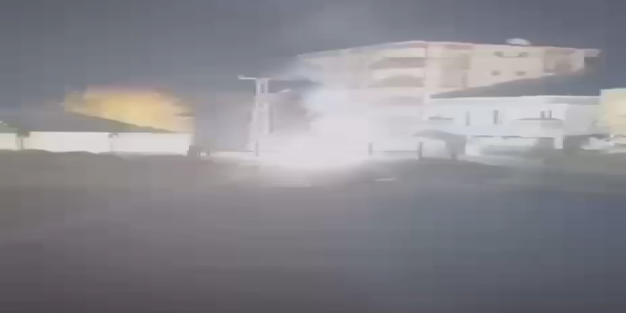 Silopi 'de elektrik panosunda havai fişek gösterisi gibi patlama