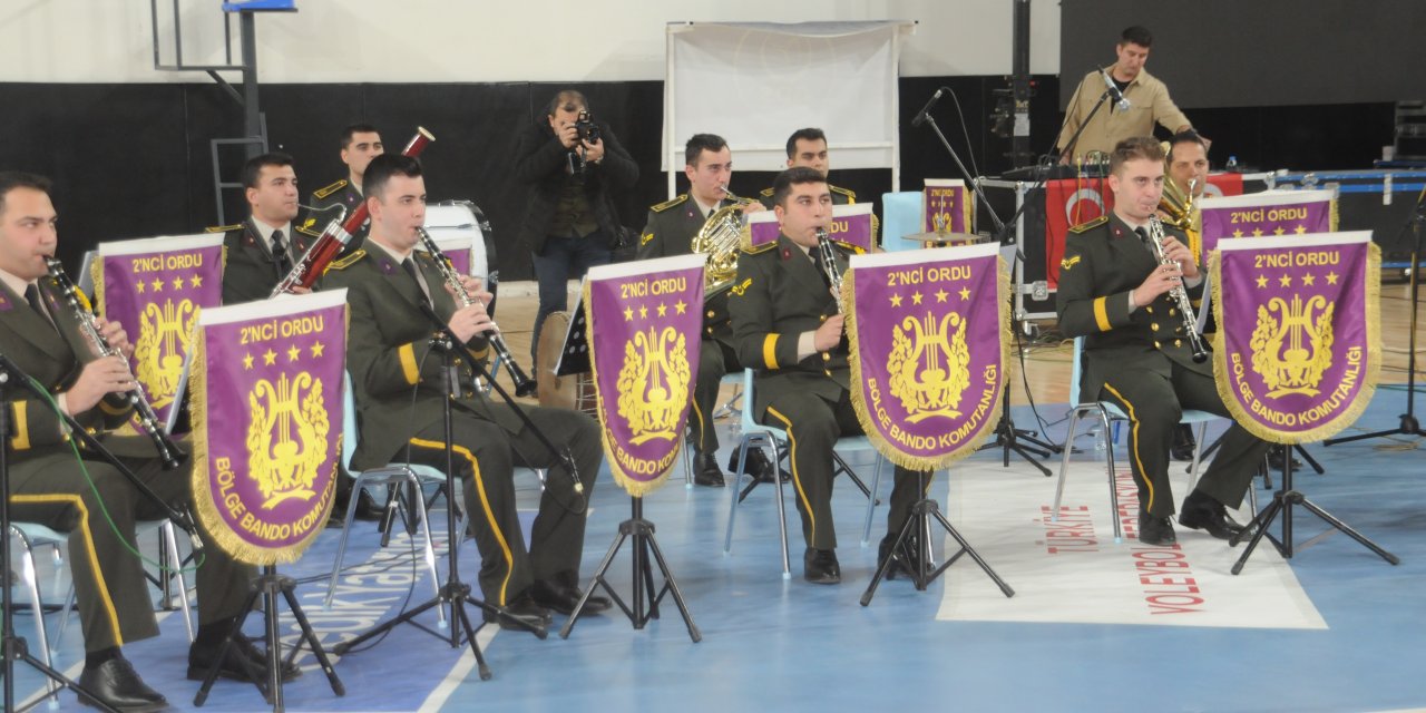 2. Ordu Komutanlığı Bandosu’nun Cizre’deki konserini bin 500 kişi izledi