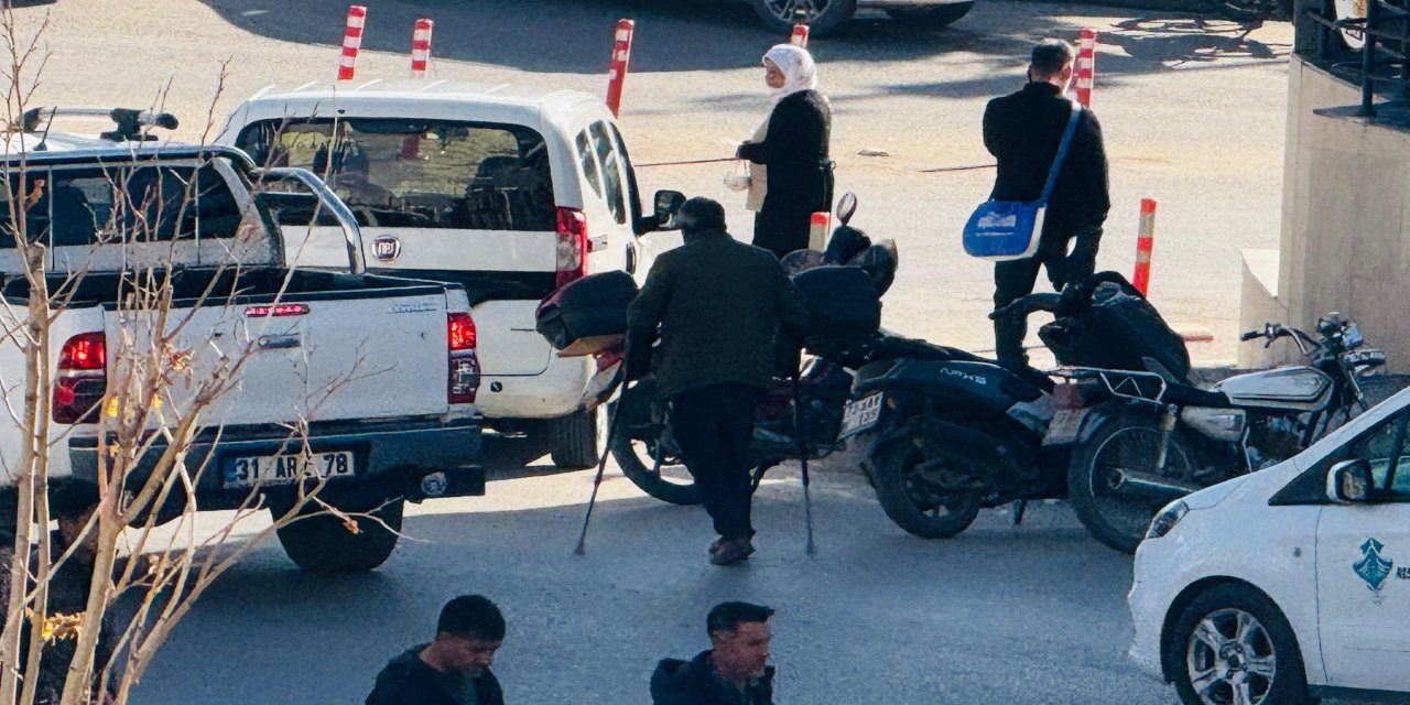 Şırnak’ta Duyarsızlık Tepki Çekti: Engelli Vatandaş Yolun Ortasında Mağdur Oldu