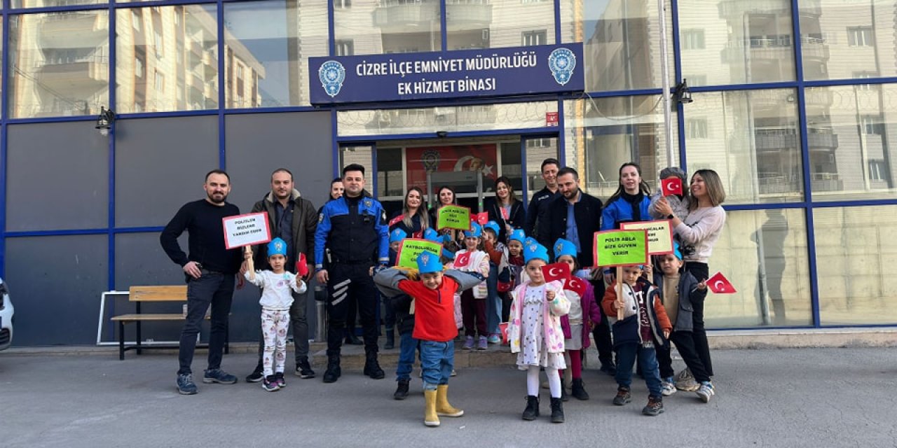 Cizre’de Minik Öğrenciler Emniyet Müdürlüğü Binasını gezdi