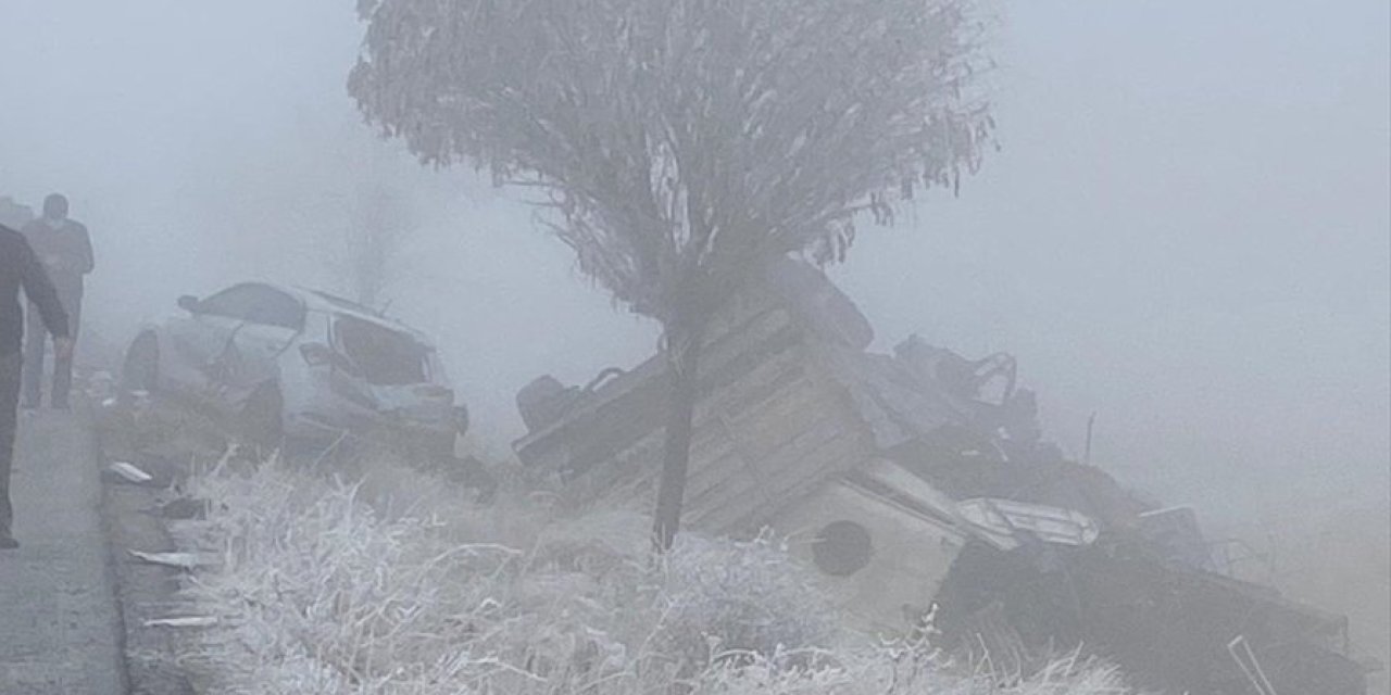 Bitlis'te zincirleme trafik kazası: 31 yaralı