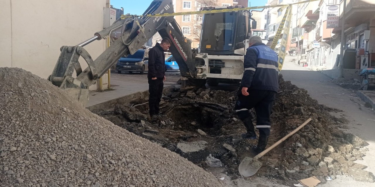 Hakkari'de su arıza ekiplerinin zorlu kış mesaisi başladı